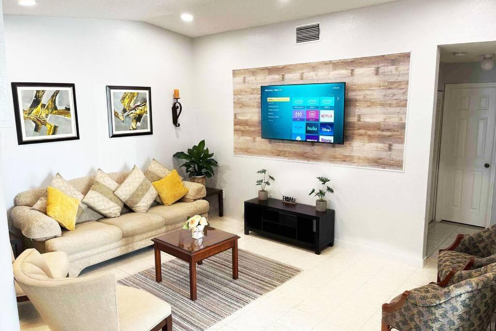 Вилла Amazing & Cozy Duplex Near Zoo Miami ! Экстерьер фото