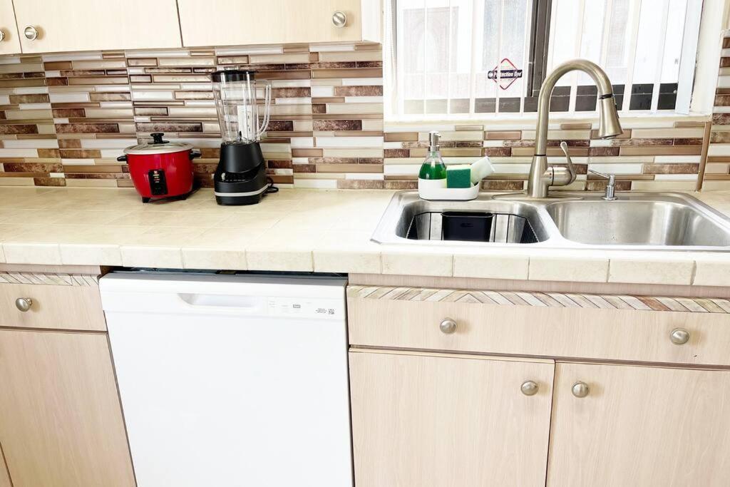 Вилла Amazing & Cozy Duplex Near Zoo Miami ! Экстерьер фото